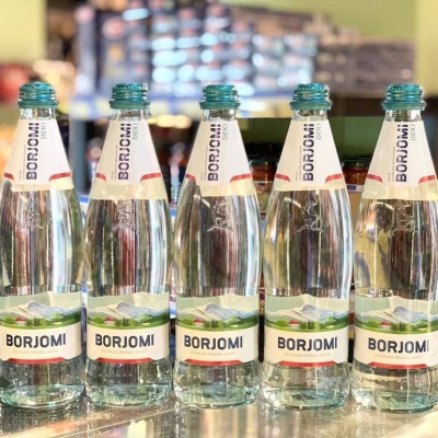 Nước khoáng thiên nhiên có ga BORJOMI