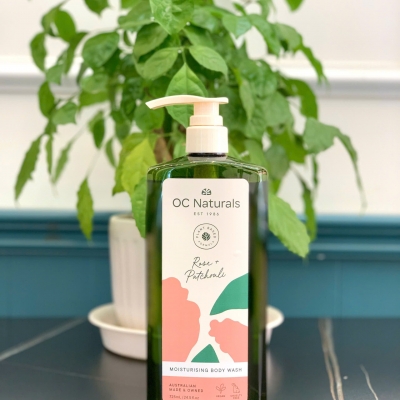 Sữa tắm dưỡng ẩm OC Natural chiết xuất hoa hồng và Patchouli 725ml